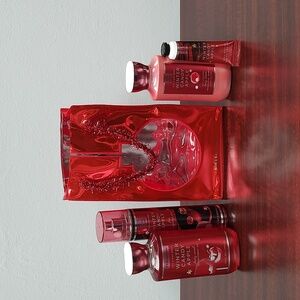 Bath & Body Works 4 Piece Winter Candy Apple 4 Piece Set + Gift Bag